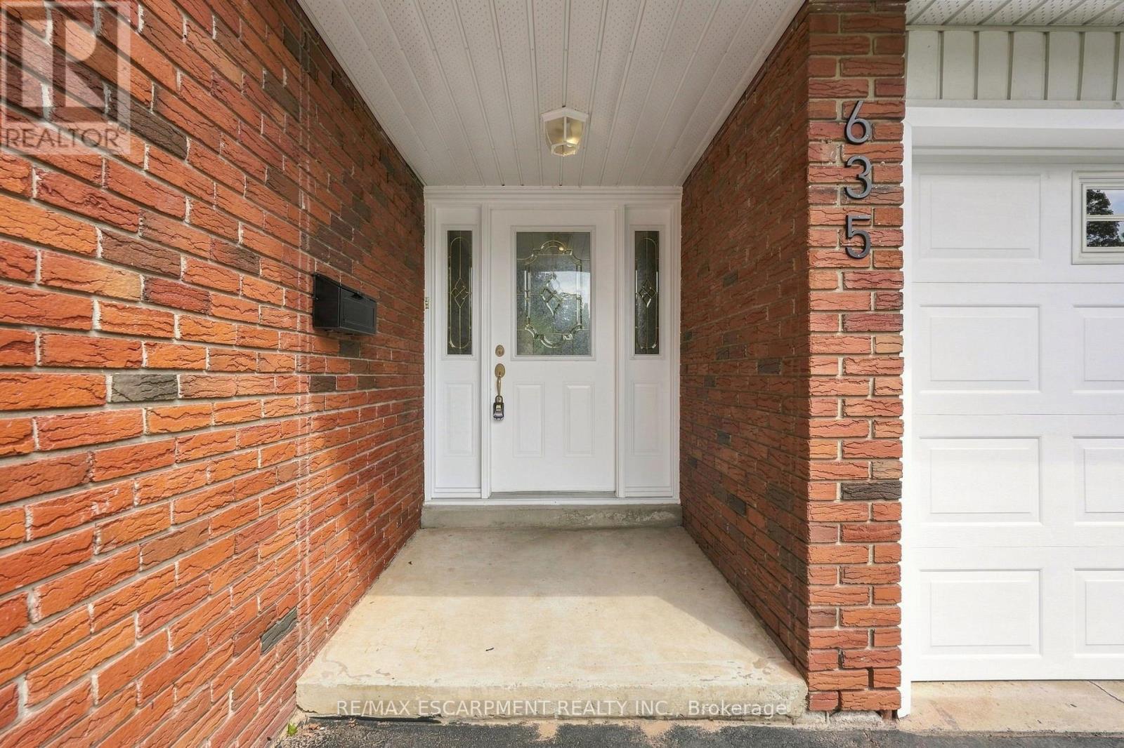 635 Ramsgate Road, Burlington, Ontario  L7N 2X9 - Photo 2 - W13707258