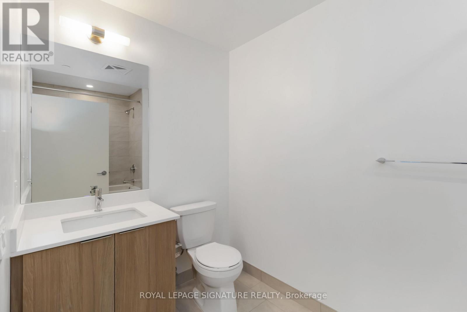 2004 - 395 Square One Drive, Mississauga, Ontario  L5B 0P6 - Photo 15 - W13707426