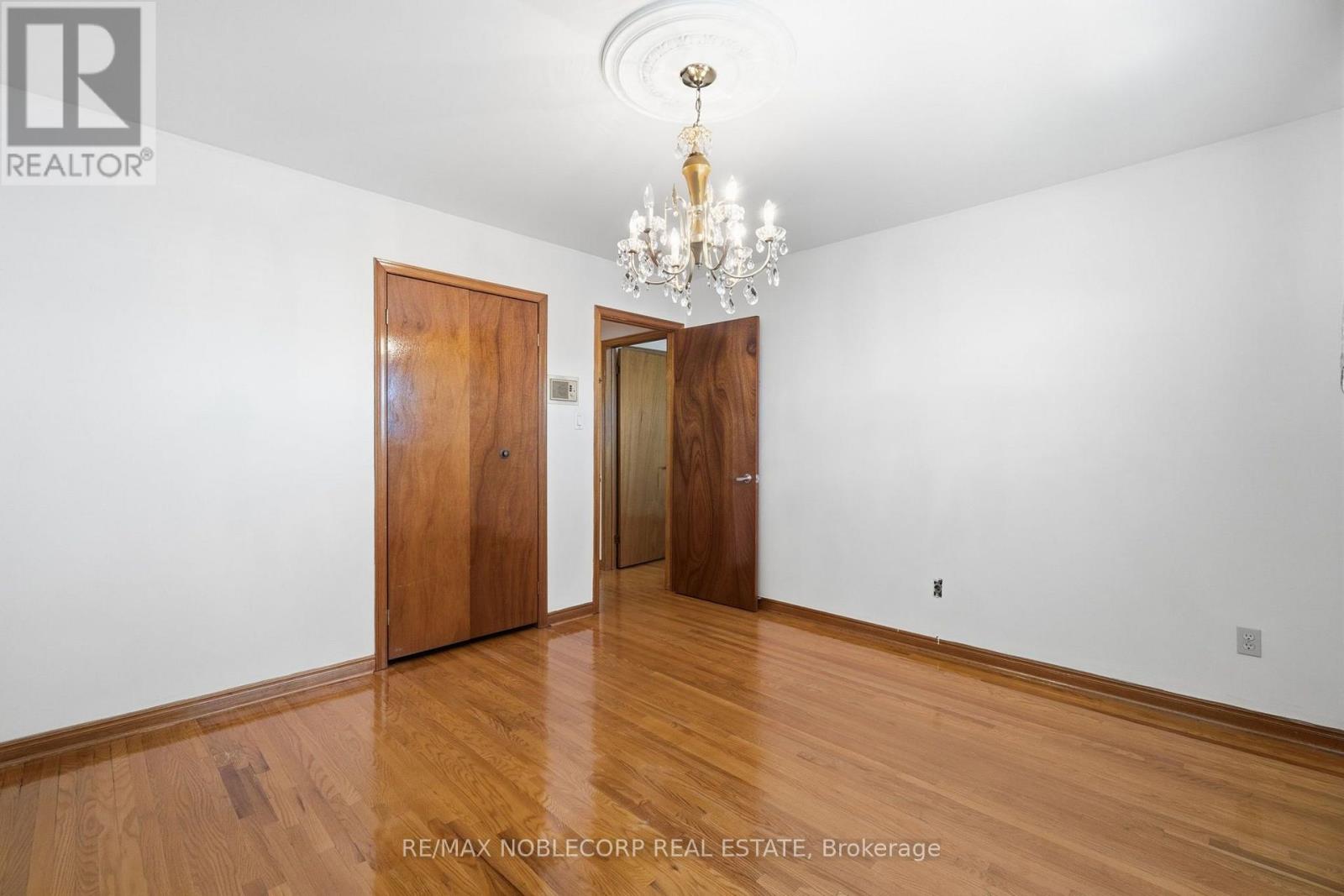 131 Yatescastle Drive, Toronto, Ontario  M3L 2L4 - Photo 17 - W13707444