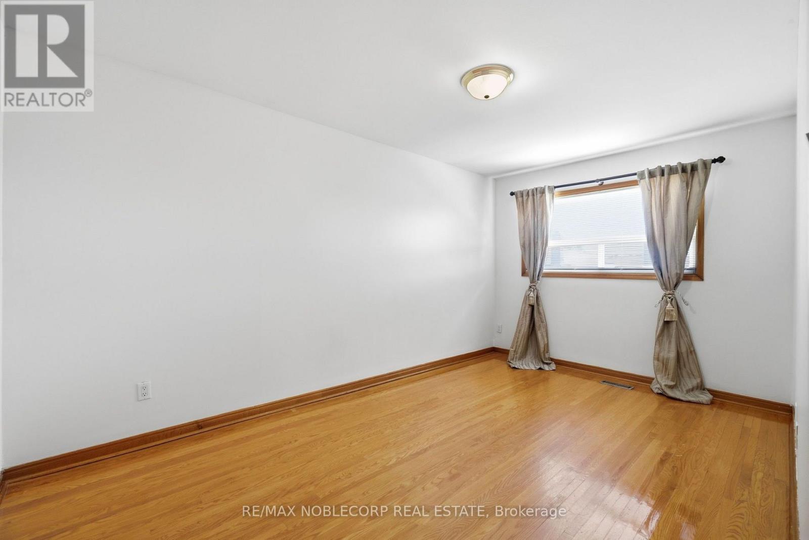 131 Yatescastle Drive, Toronto, Ontario  M3L 2L4 - Photo 18 - W13707444