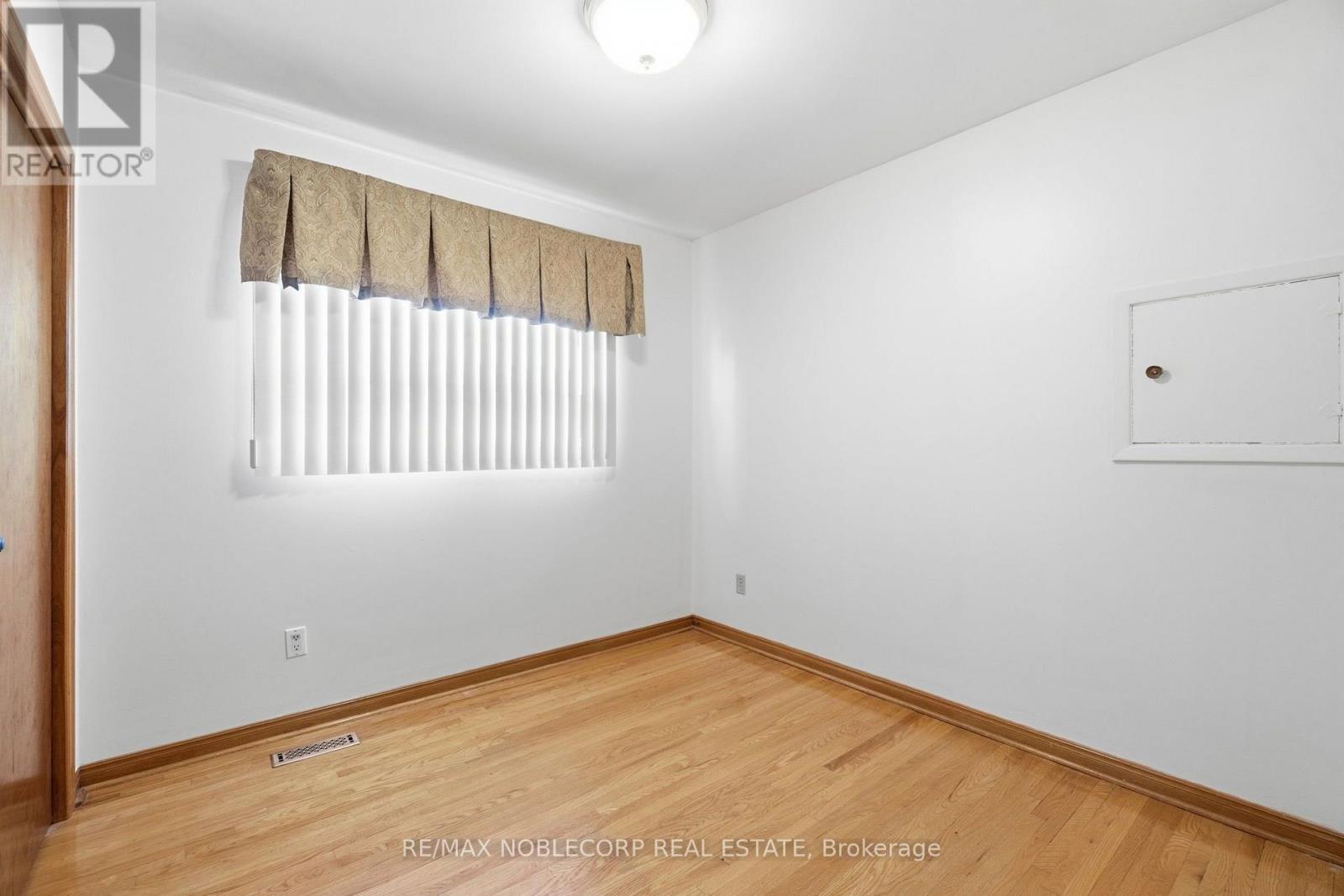 131 Yatescastle Drive, Toronto, Ontario  M3L 2L4 - Photo 19 - W13707444