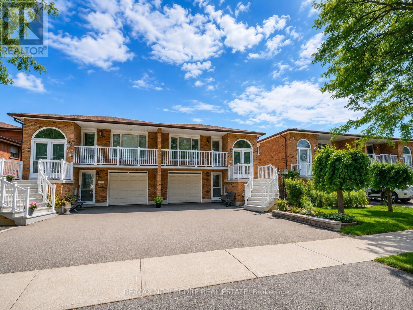 131 Yatescastle Drive, Toronto, Ontario  M3L 2L4 - Photo 2 - W13707444