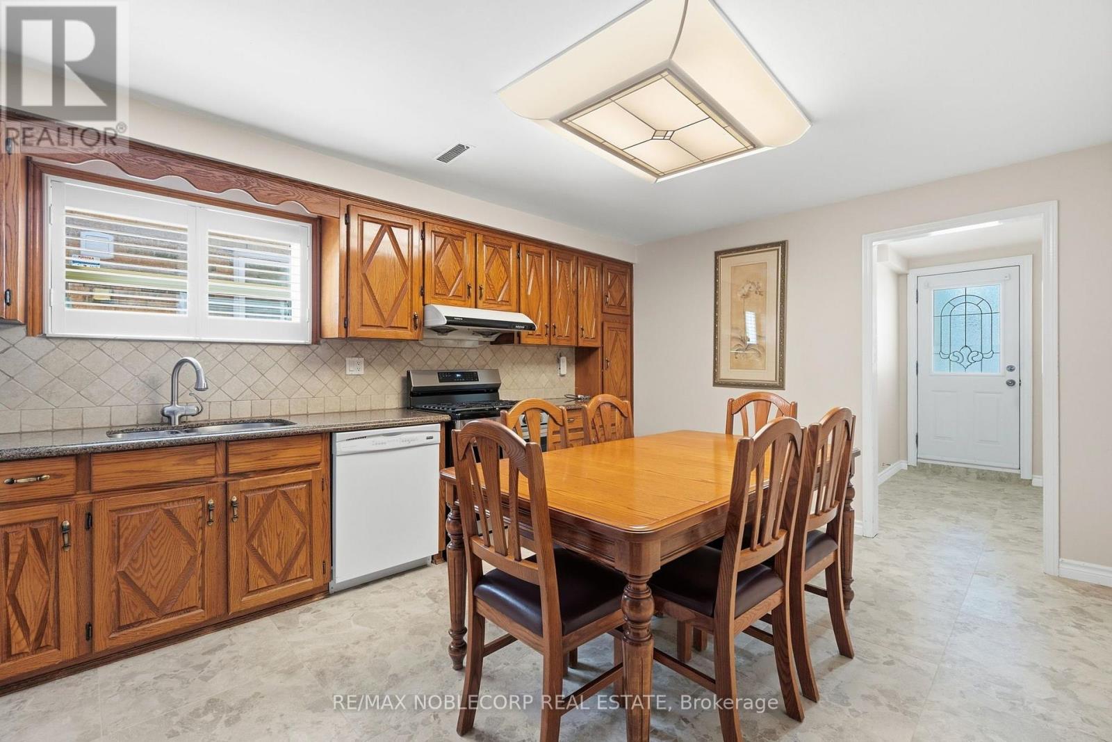 131 Yatescastle Drive, Toronto, Ontario  M3L 2L4 - Photo 22 - W13707444