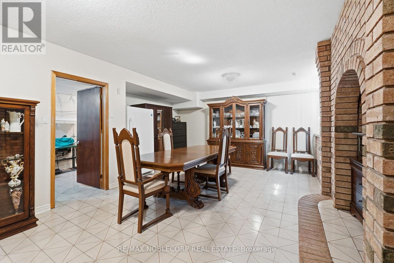 131 Yatescastle Drive, Toronto, Ontario  M3L 2L4 - Photo 23 - W13707444