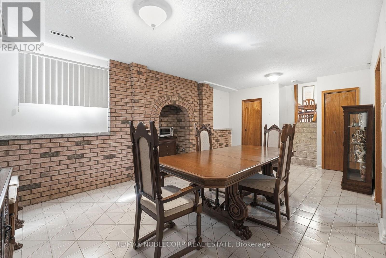 131 Yatescastle Drive, Toronto, Ontario  M3L 2L4 - Photo 24 - W13707444