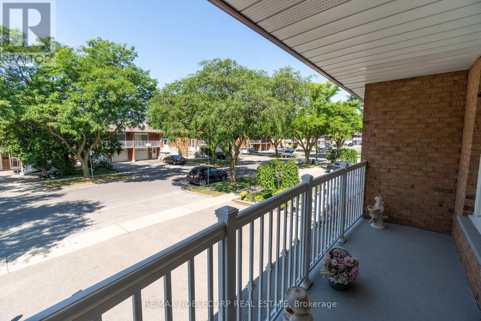 131 Yatescastle Drive, Toronto, Ontario  M3L 2L4 - Photo 26 - W13707444