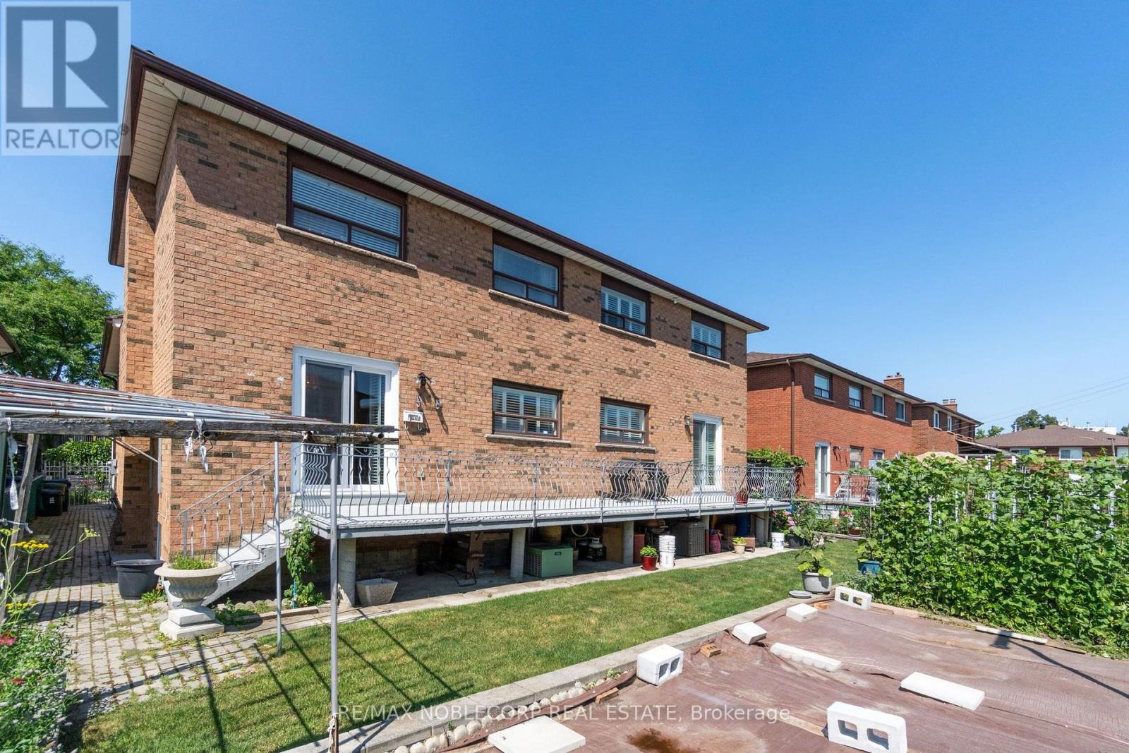 131 Yatescastle Drive, Toronto, Ontario  M3L 2L4 - Photo 28 - W13707444