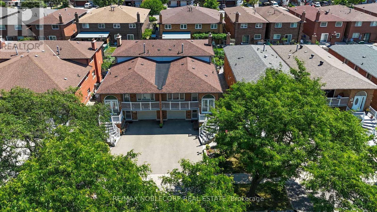 131 Yatescastle Drive, Toronto, Ontario  M3L 2L4 - Photo 3 - W13707444