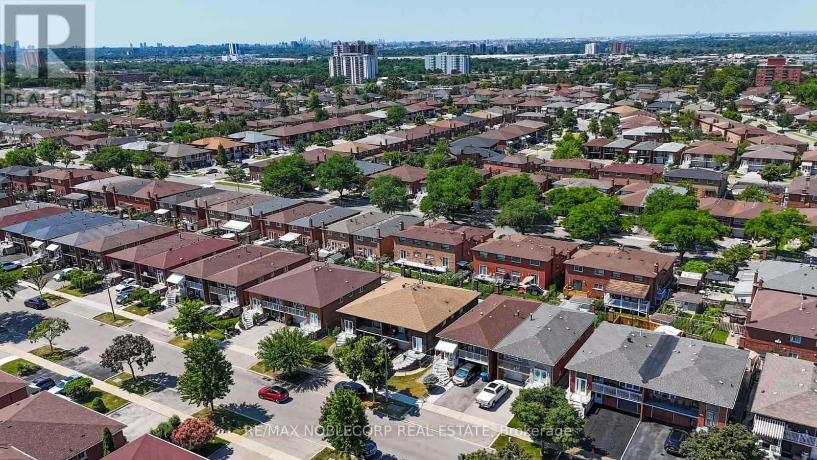 131 Yatescastle Drive, Toronto, Ontario  M3L 2L4 - Photo 32 - W13707444