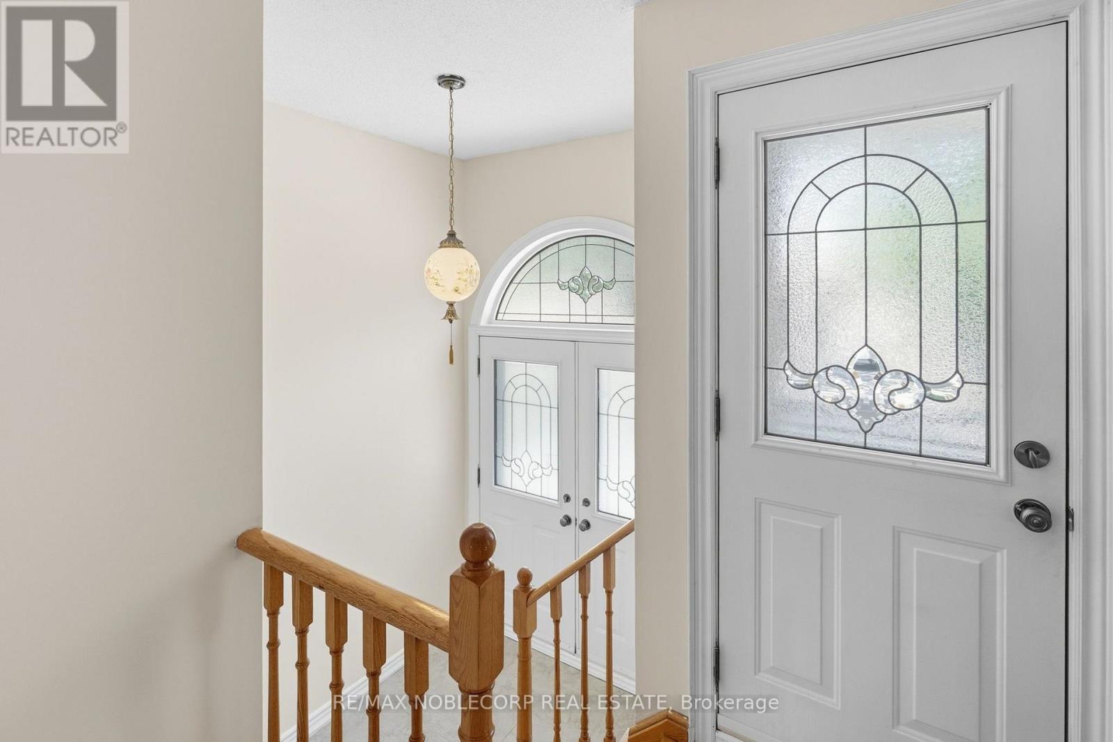 131 Yatescastle Drive, Toronto, Ontario  M3L 2L4 - Photo 6 - W13707444