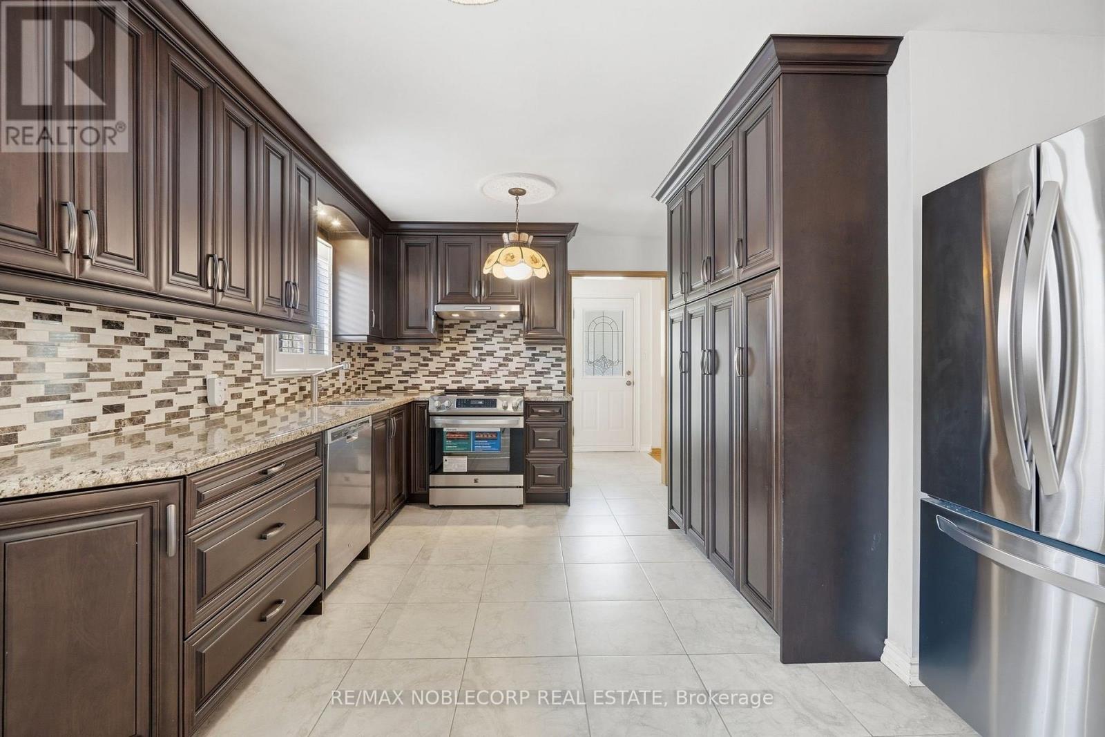 131 Yatescastle Drive, Toronto, Ontario  M3L 2L4 - Photo 8 - W13707444