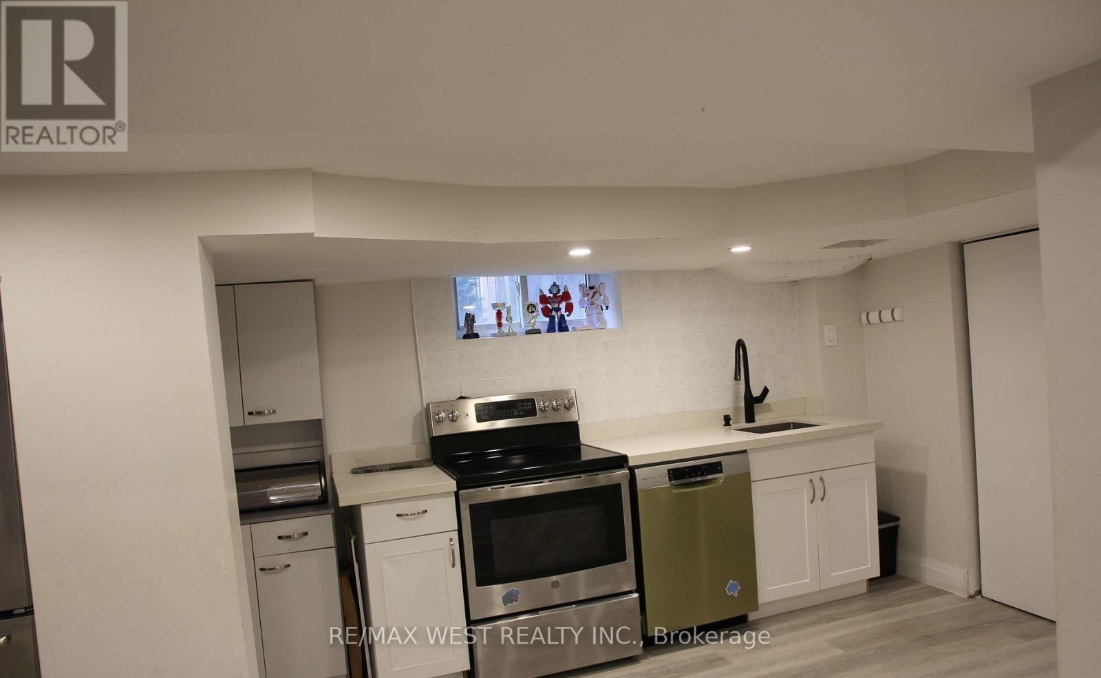 Basement - 81 Freemont Avenue, Toronto, Ontario  M9P 2W7 - Photo 6 - W13707458