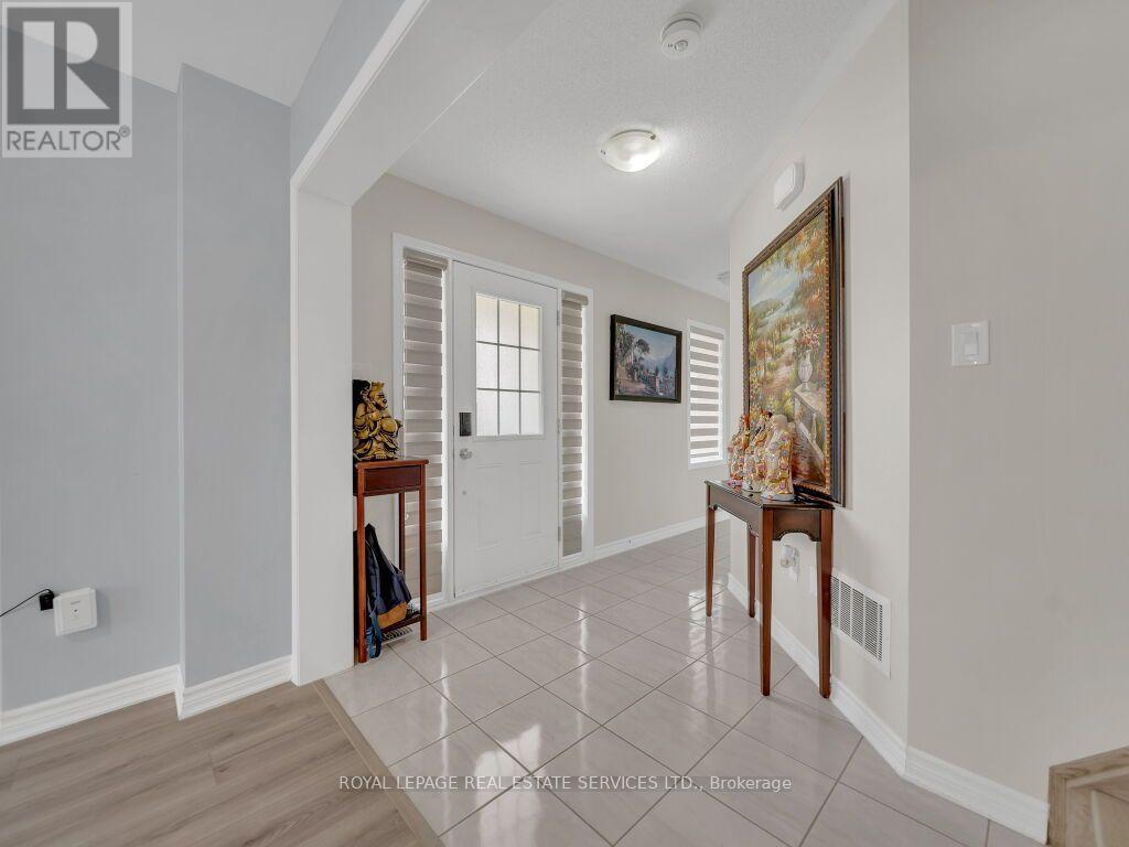 61 Rockbrook Trail, Brampton, Ontario  L7A 4H9 - Photo 6 - W13707468