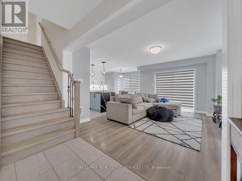 61 Rockbrook Trail, Brampton, Ontario  L7A 4H9 - Photo 7 - W13707468