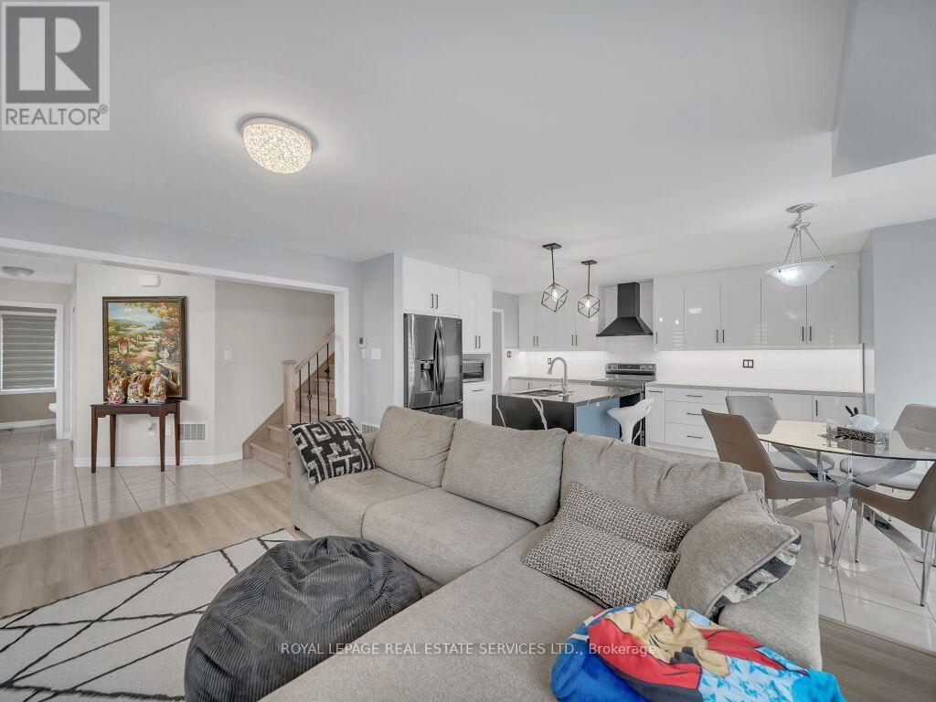 61 Rockbrook Trail, Brampton, Ontario  L7A 4H9 - Photo 9 - W13707468