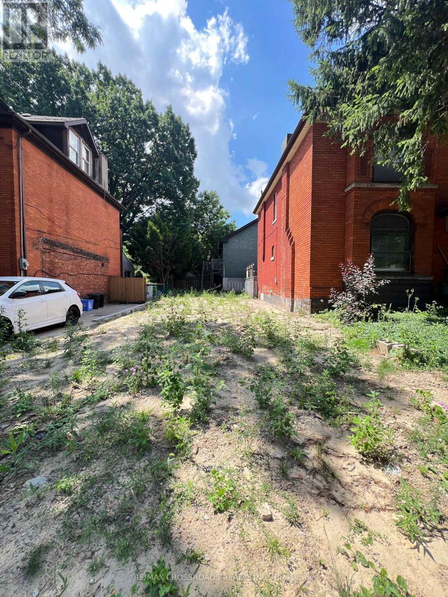 128 STINSON STREET, Hamilton, Ontario