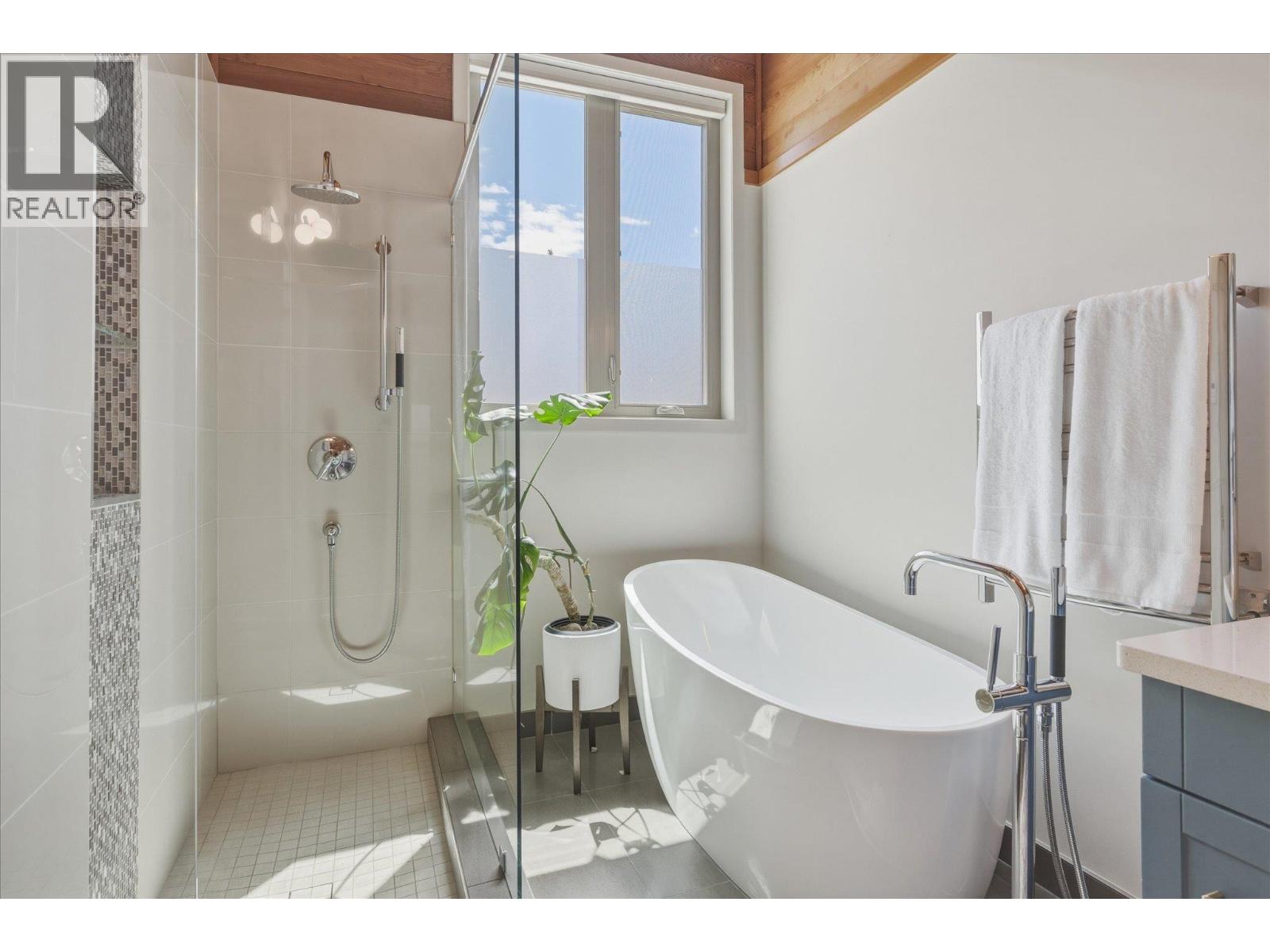 205 6117 Eagle Drive, Whistler, British Columbia  V0N 1B6 - Photo 34 - R3137654