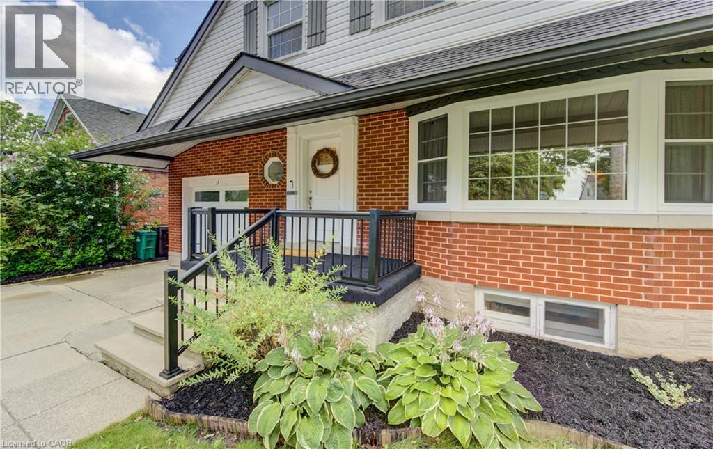 31 Edmund Road, Kitchener, Ontario  N2H 1J5 - Photo 4 - 40854207