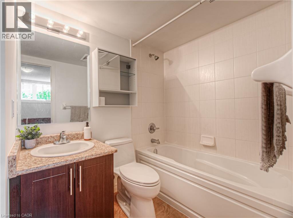 2420 Baronwood Drive Unit# 32-01, Oakville, Ontario  L6M 0X6 - Photo 11 - 40856481