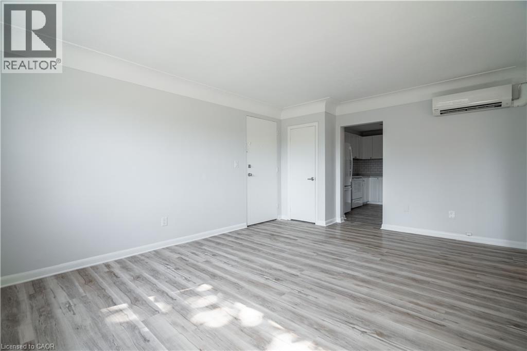 2161 Ghent Avenue Unit# 7, Burlington, Ontario  L7R 1Y6 - Photo 4 - 40841954