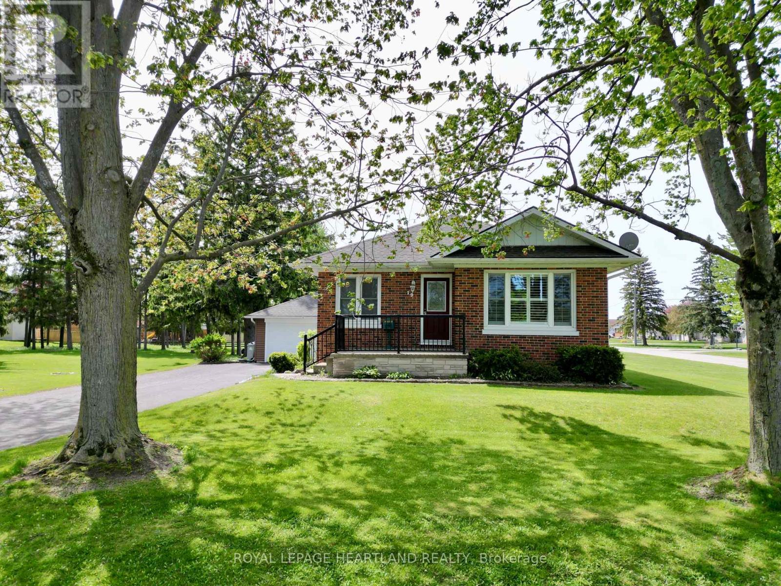 19 Centre Street, Bluewater, Ontario  N0M 2T0 - Photo 2 - X13152006