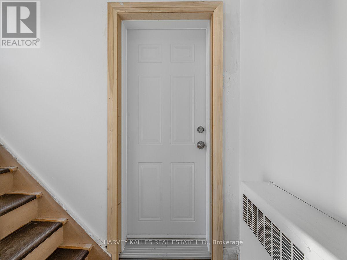 4 - 8 Markdale Avenue, Toronto, Ontario M6C 1S9 - Photo 17 - C13707538