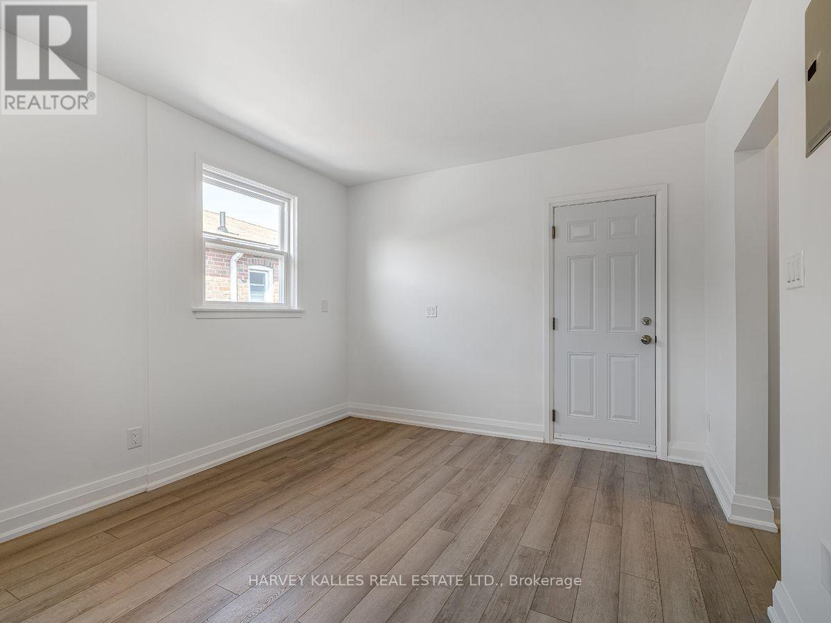 4 - 8 Markdale Avenue, Toronto, Ontario M6C 1S9 - Photo 3 - C13707538