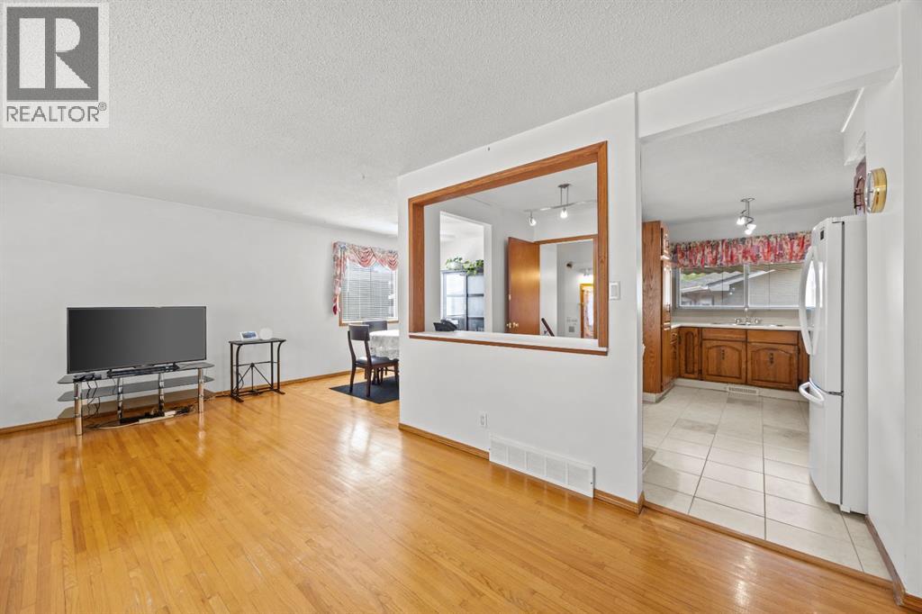 1307 Radisson Drive SE, Calgary, Alberta  T2A 1Z3 - Photo 5 - A2316120