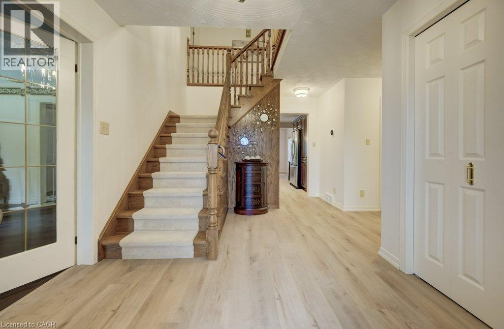 449 Knightsbridge Court, Waterloo, Ontario  N2T 2G5 - Photo 4 - 40843782