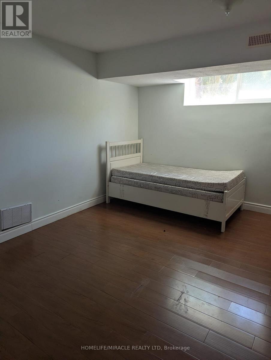 10 Eaglewing Court E, Toronto, Ontario  M1E 4M1 - Photo 4 - E13622278