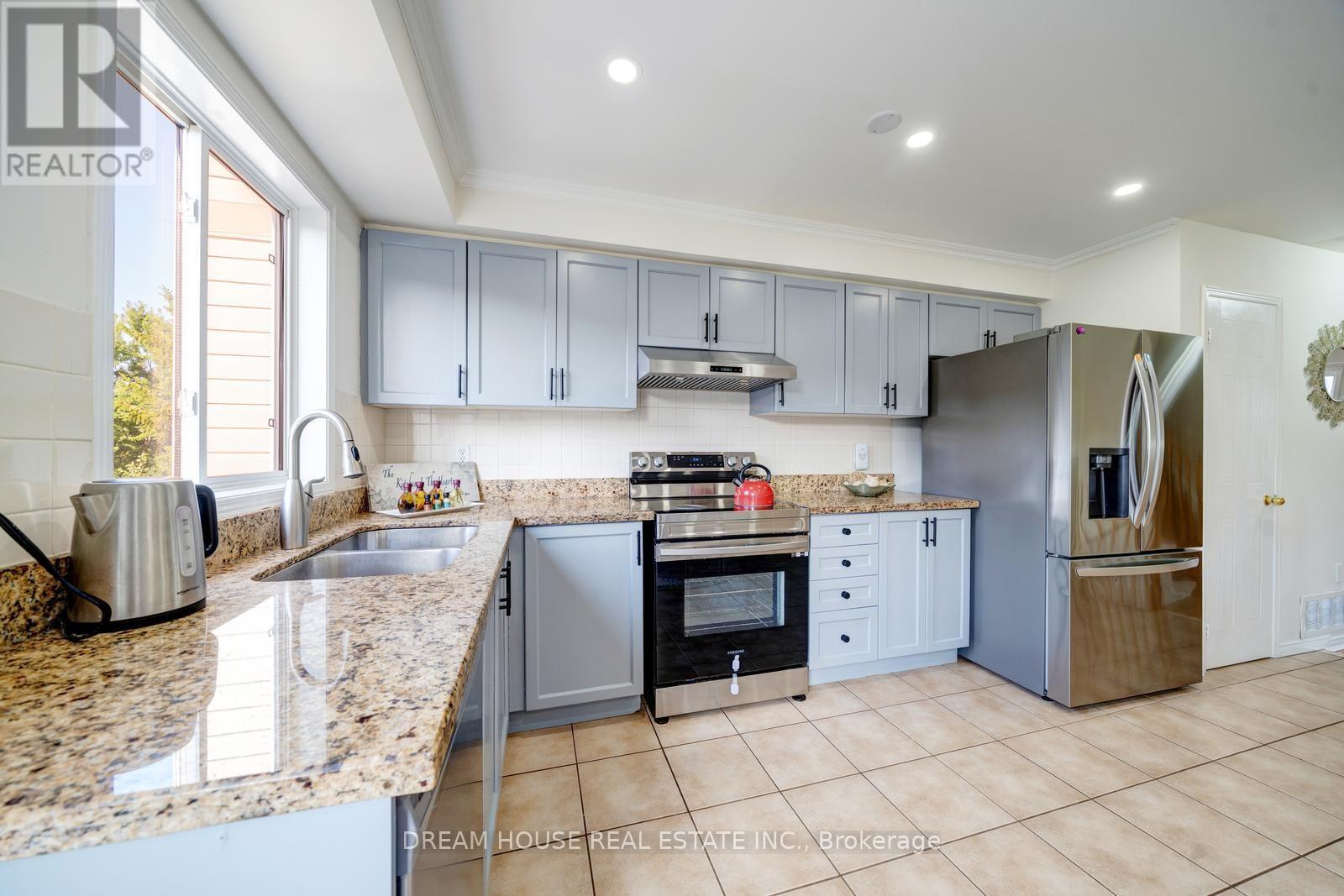 68 Mcgonigal Lane, Ajax, Ontario  L1T 4G9 - Photo 8 - E13707716