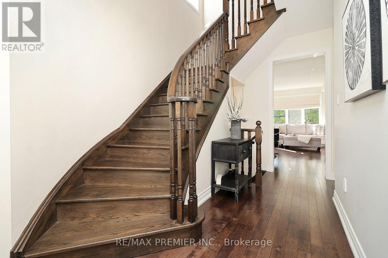 39 Caliber Court, King, Ontario  L0G 1N0 - Photo 3 - N13707584