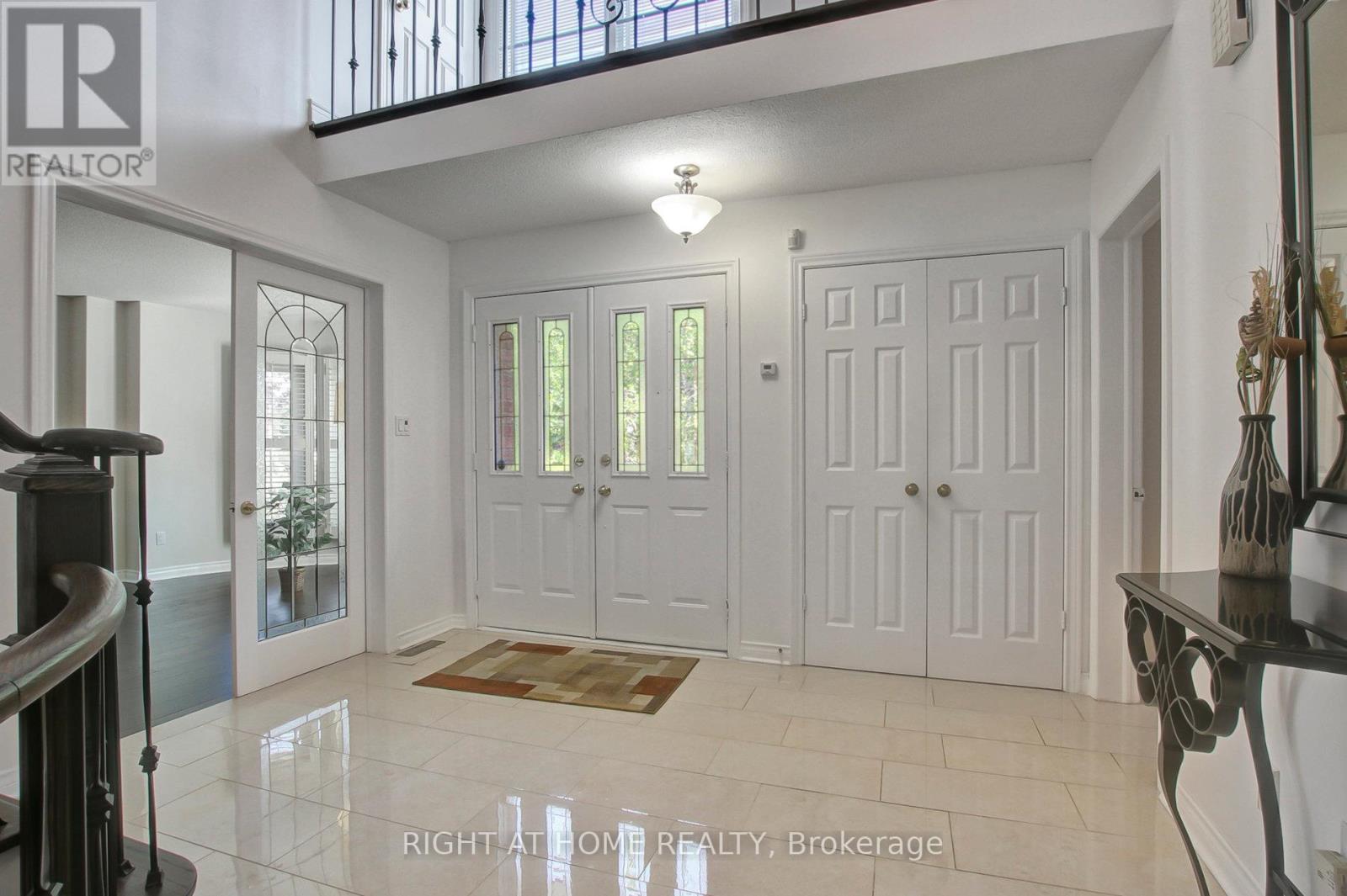 53 Waltham Crescent, Richmond Hill, Ontario  L4B 1Z3 - Photo 3 - N13707700