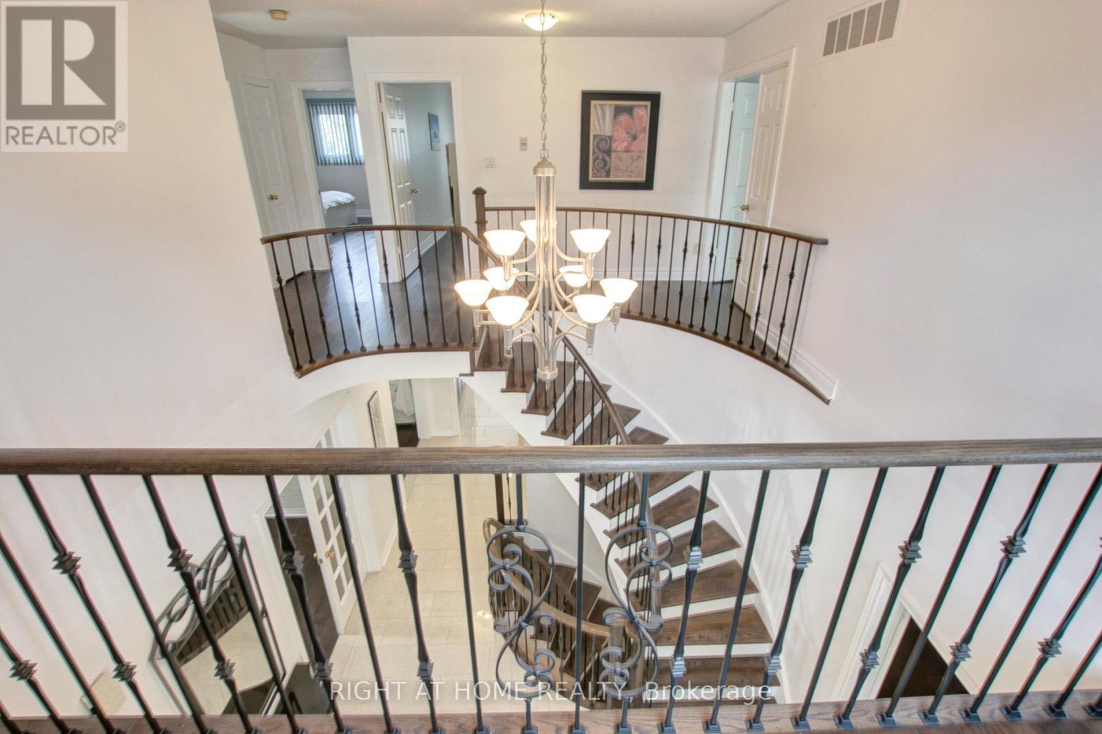 53 Waltham Crescent, Richmond Hill, Ontario  L4B 1Z3 - Photo 6 - N13707700