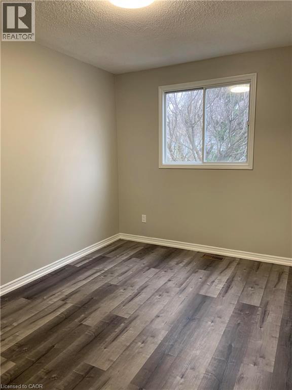 87 Chapel Hill Crescent Unit# Main, Welland, Ontario  L3C 6G8 - Photo 6 - 40853131