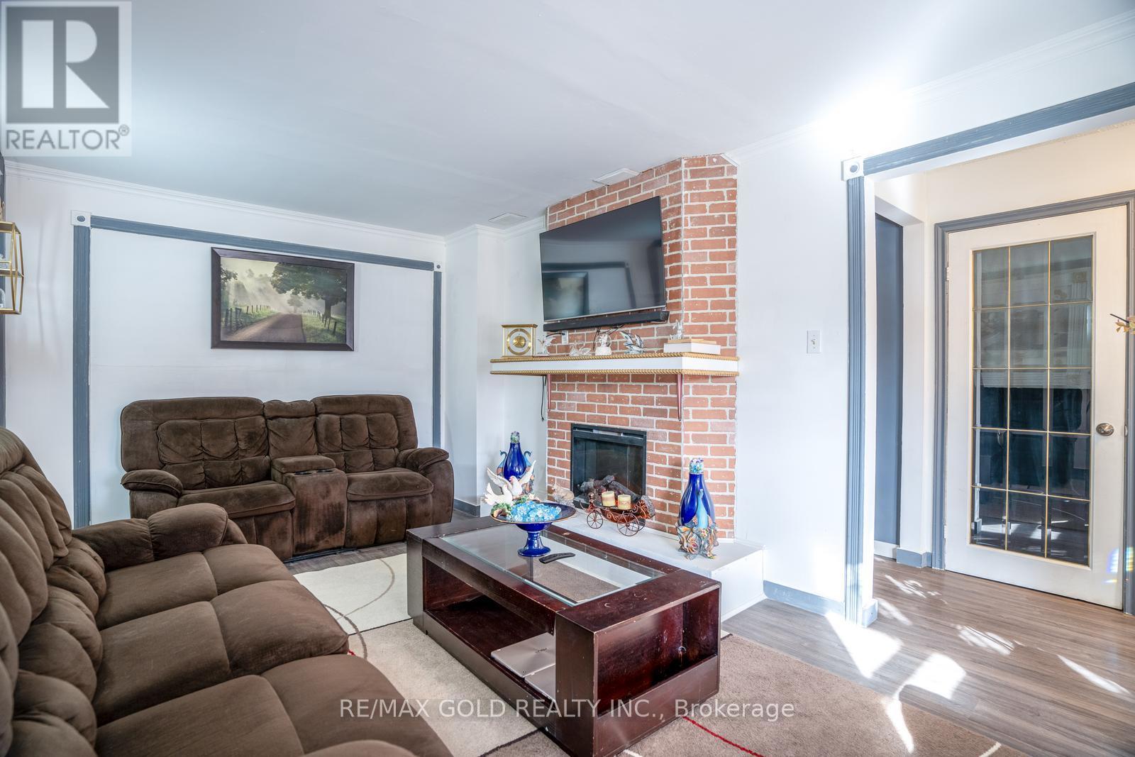 2 Kinzie Lane, Barrie, Ontario  L4M 6A3 - Photo 7 - S13707524