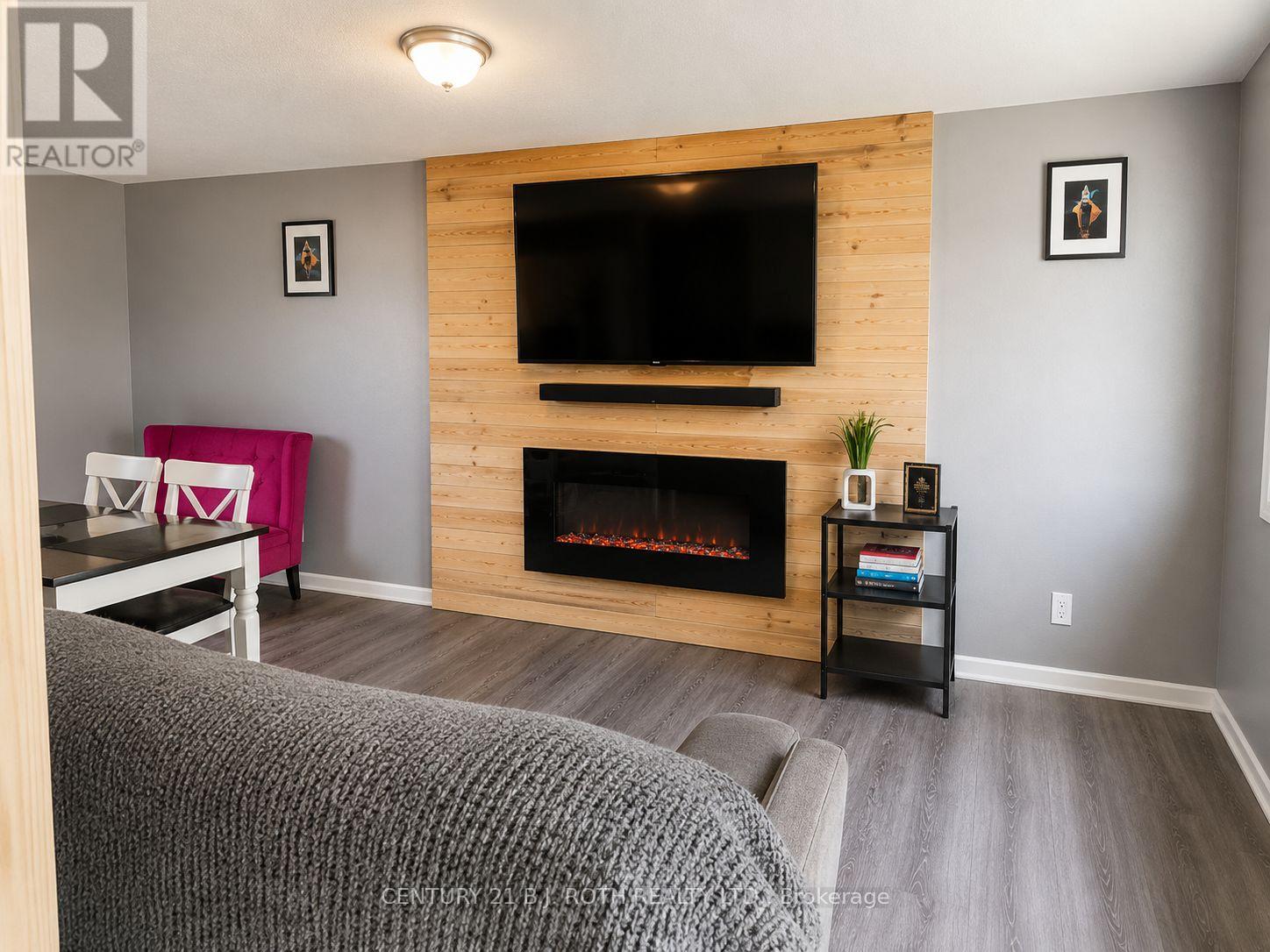 56 Livingstone Street W, Barrie (West Bayfield), Ontario  L4N 7J2 - Photo 3 - S13707714