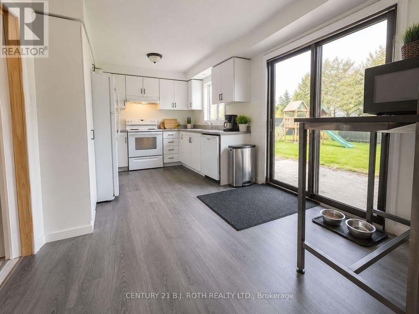 56 Livingstone Street W, Barrie (West Bayfield), Ontario  L4N 7J2 - Photo 4 - S13707714