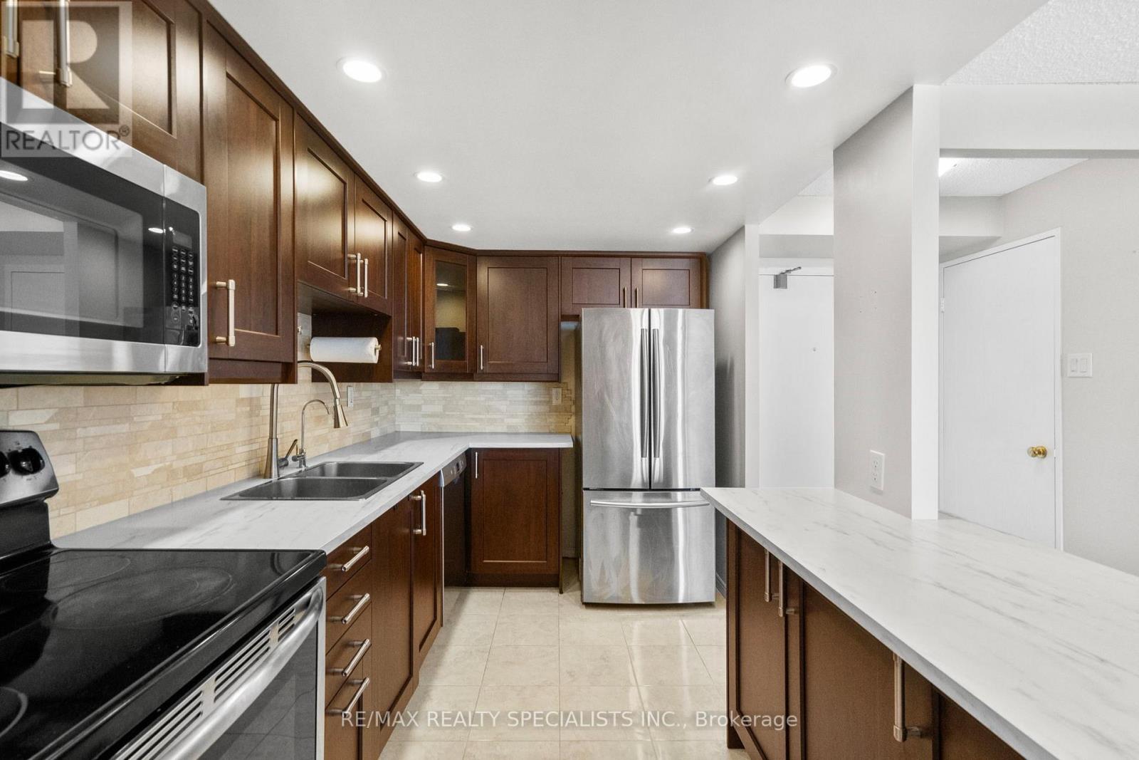 1409 - 25 Fairview Road W, Mississauga, Ontario  L5B 3Y8 - Photo 5 - W13707546