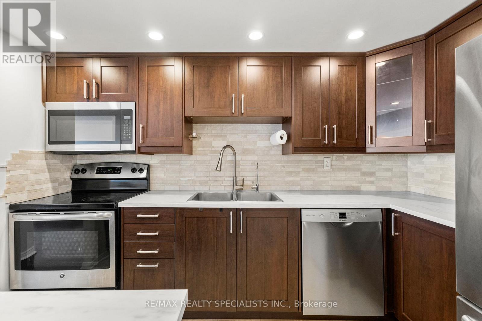 1409 - 25 Fairview Road W, Mississauga, Ontario  L5B 3Y8 - Photo 9 - W13707546