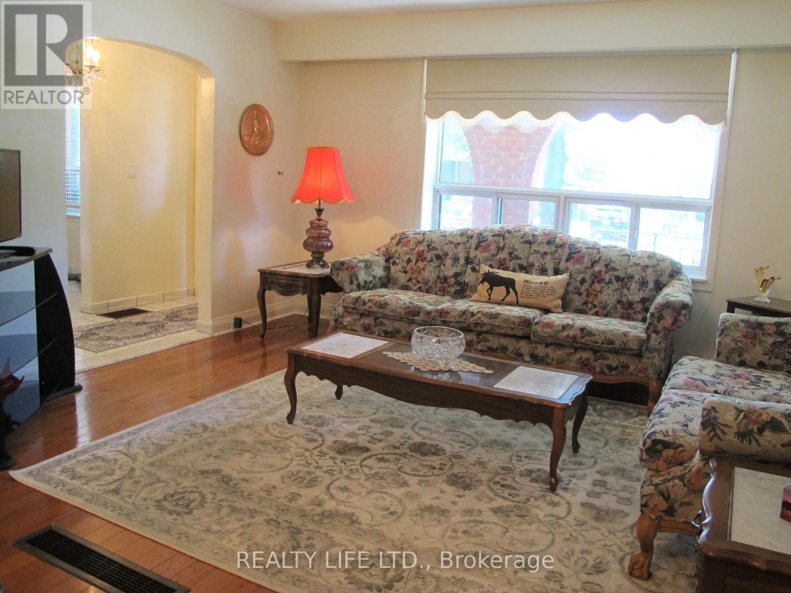 4 Rosalie Avenue, Toronto, Ontario  M3L 1C5 - Photo 4 - W13707564