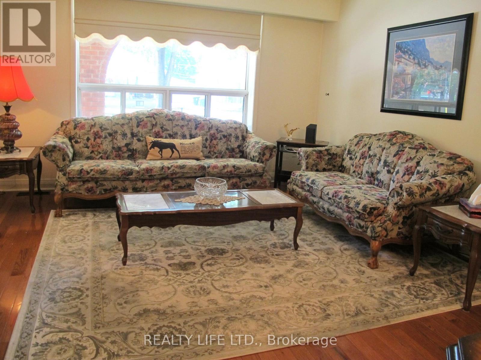4 Rosalie Avenue, Toronto, Ontario  M3L 1C5 - Photo 5 - W13707564