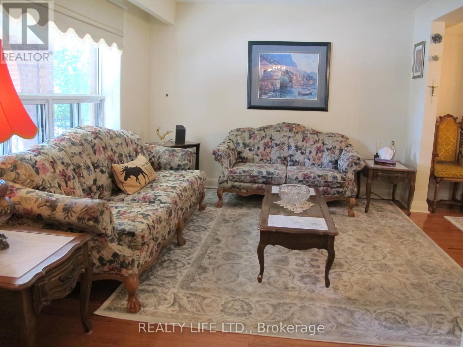 4 Rosalie Avenue, Toronto, Ontario  M3L 1C5 - Photo 6 - W13707564