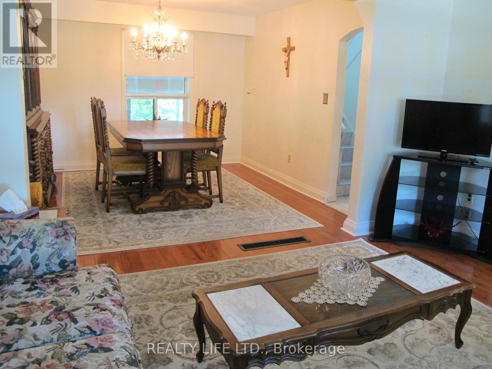 4 Rosalie Avenue, Toronto, Ontario  M3L 1C5 - Photo 7 - W13707564