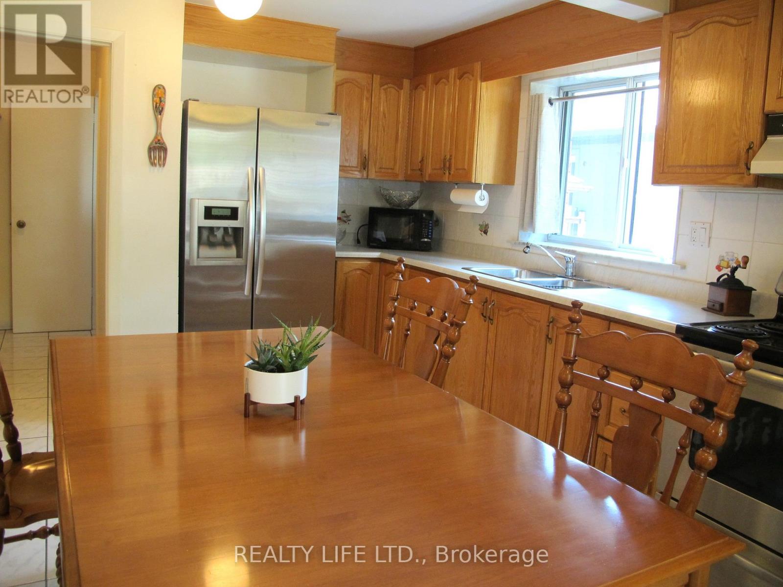4 Rosalie Avenue, Toronto, Ontario  M3L 1C5 - Photo 9 - W13707564