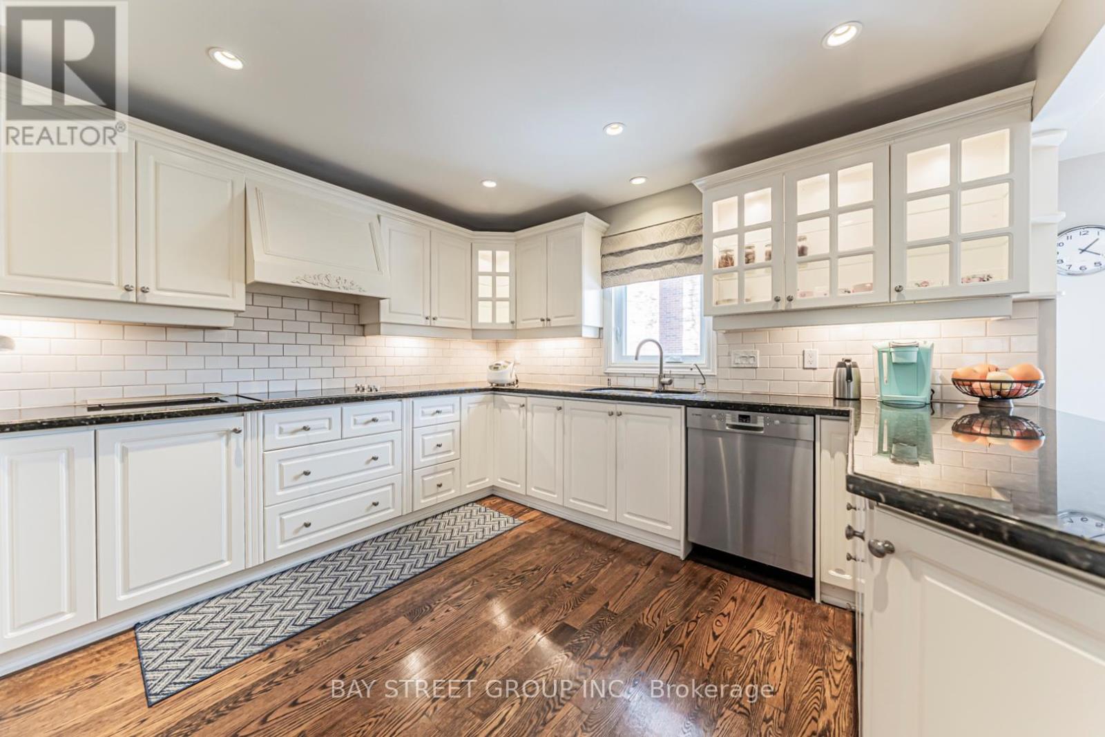 2191 Dunvegan Avenue, Oakville, Ontario  L6J 6P2 - Photo 9 - W13707574