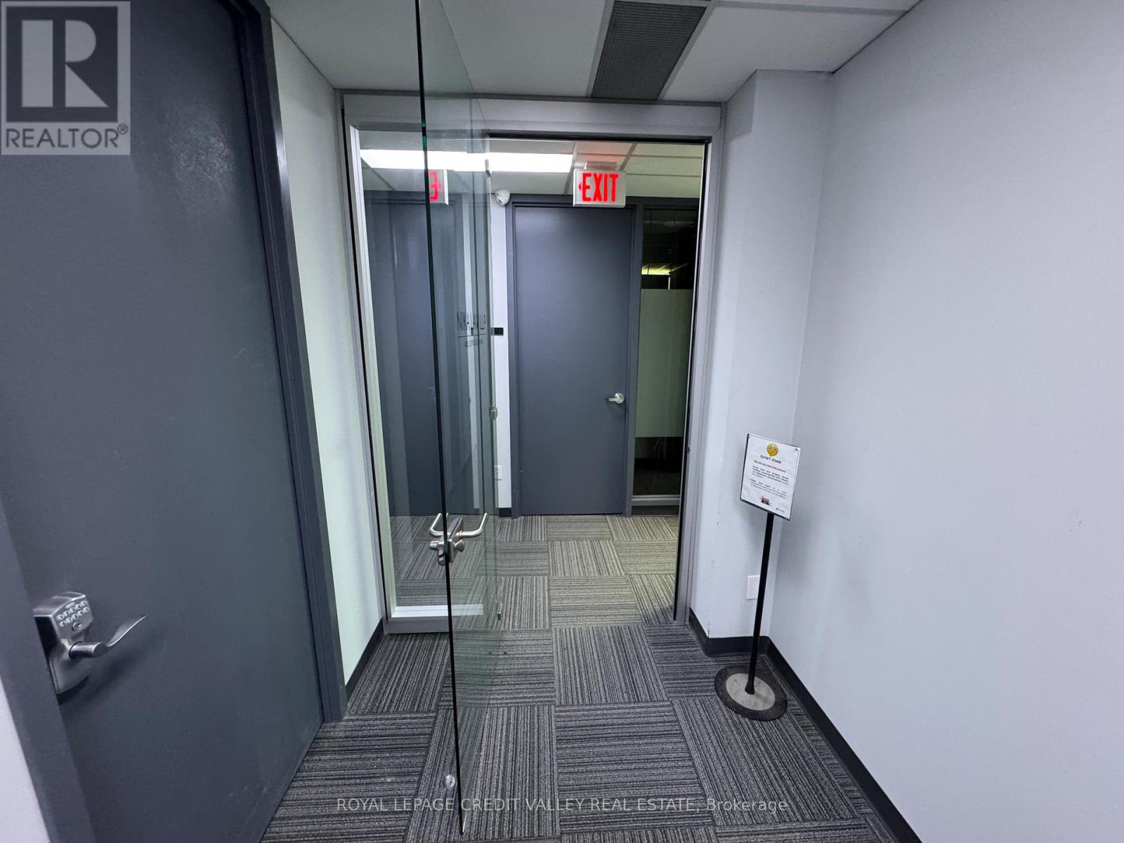 205 - 2800 Skymark Avenue, Mississauga, Ontario  L4W 5A6 - Photo 3 - W13707604
