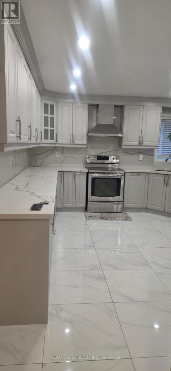 57 River Rock Crescent, Brampton, Ontario  L7A 2W9 - Photo 3 - W13707706