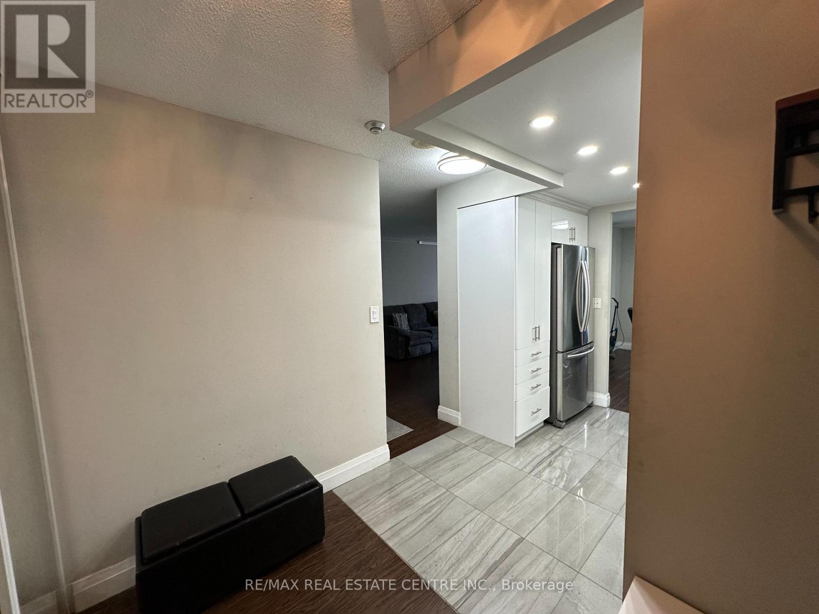 912 - 155 Hillcrest Avenue, Mississauga, Ontario  L5B 3Z2 - Photo 2 - W13707728