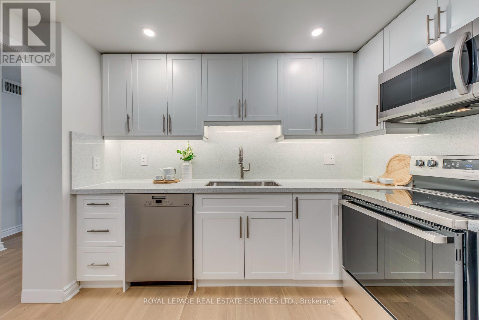 403 - 1 Ripley Avenue, Toronto, Ontario  M6S 4Z6 - Photo 10 - W13599870